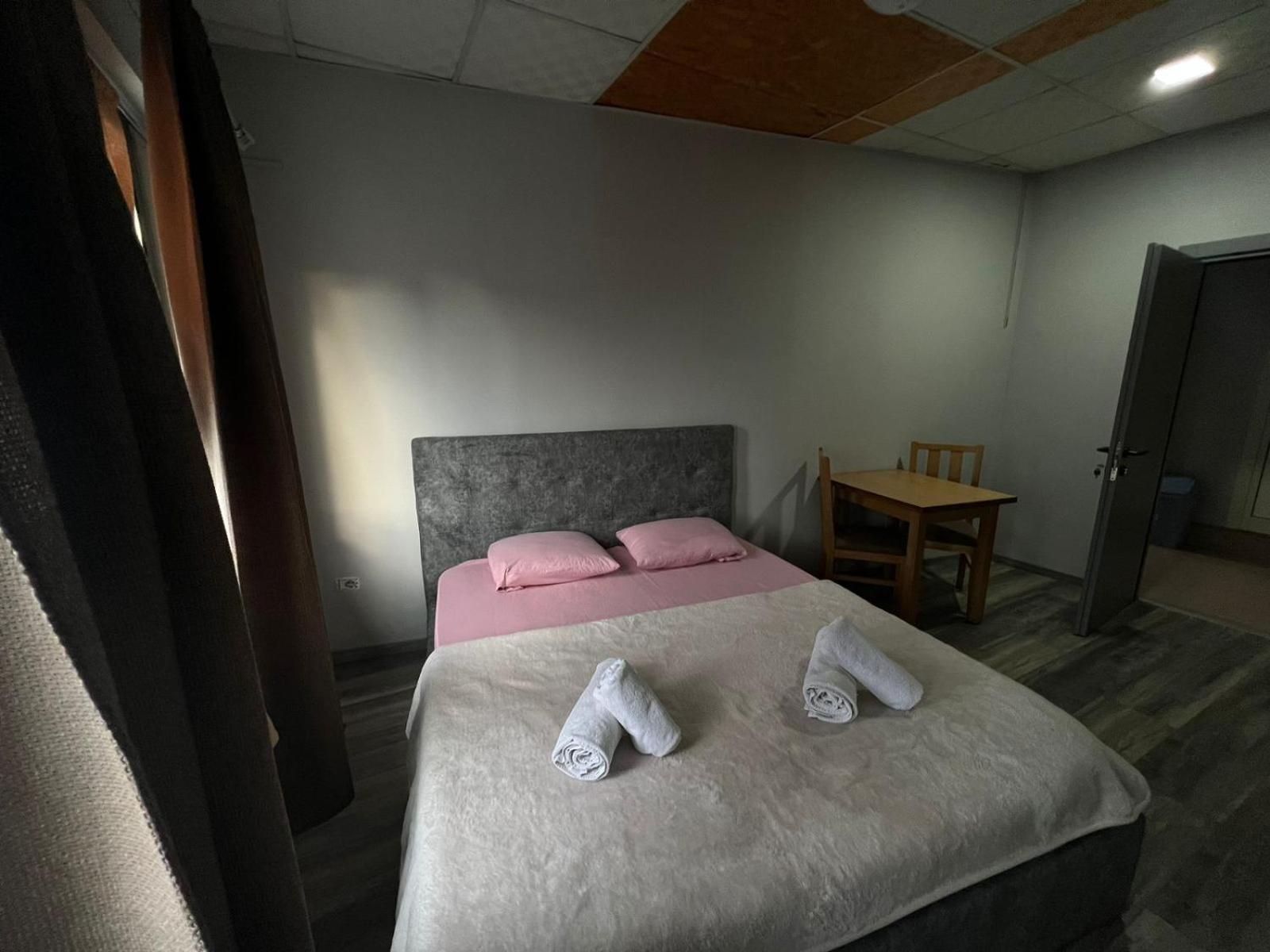 The Rooftop Hostel Shkodra Zimmer foto